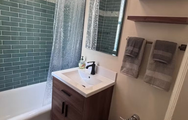 Studio, 1 bath, $2,600, Unit 4D