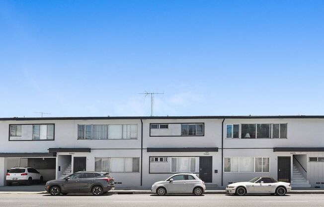 10250 Palms Blvd.