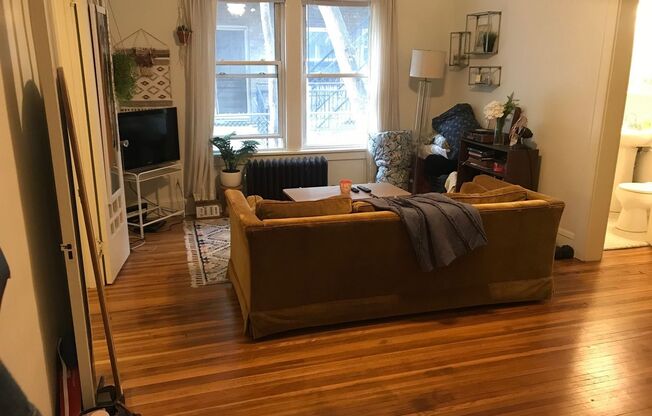 1 bed, 1 bath, 650 sqft, $1,050