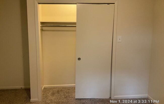 2 beds, 1 bath, 705 sqft, $1,095, Unit 02716-07