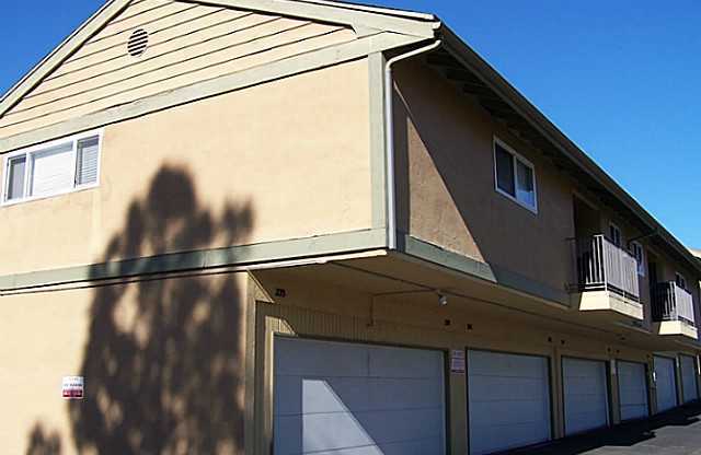 2 beds, 2 baths, $2,700, Unit Unit #275