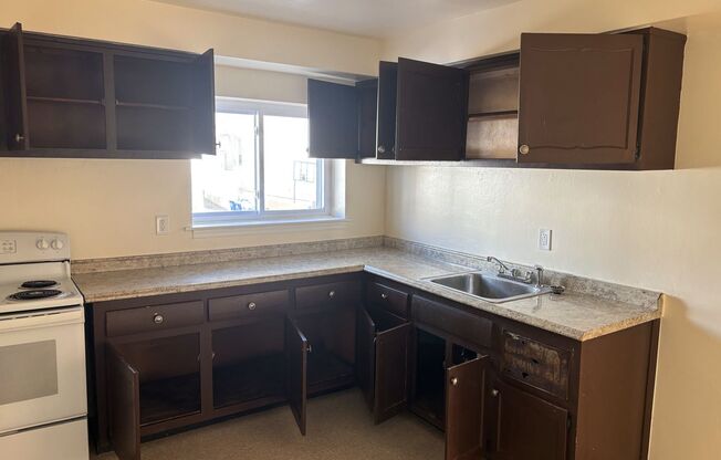 2 beds, 1 bath, 750 sqft, $1,300, Unit Unit 15