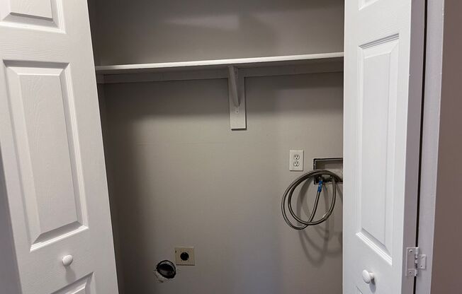 3 beds, 2 baths, $2,050, Unit 306