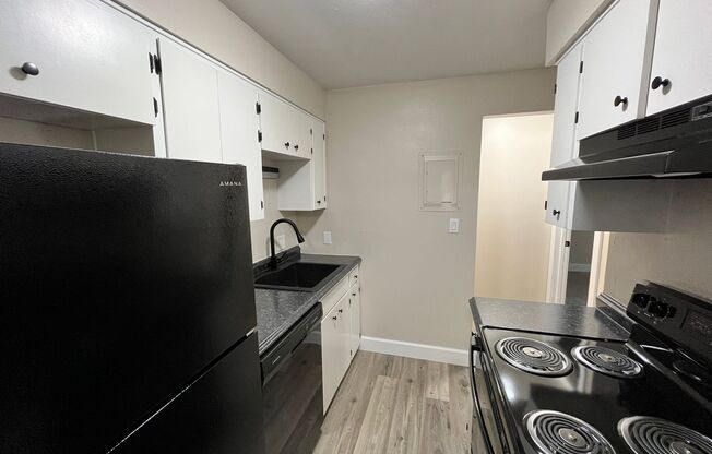 1 bed, 1 bath, $955, Unit 11