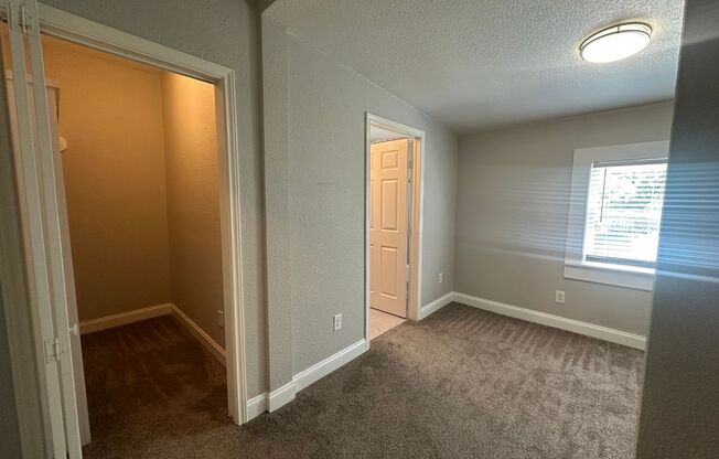 2 beds, 2 baths, 946 sqft, $1,600, Unit Unit 4