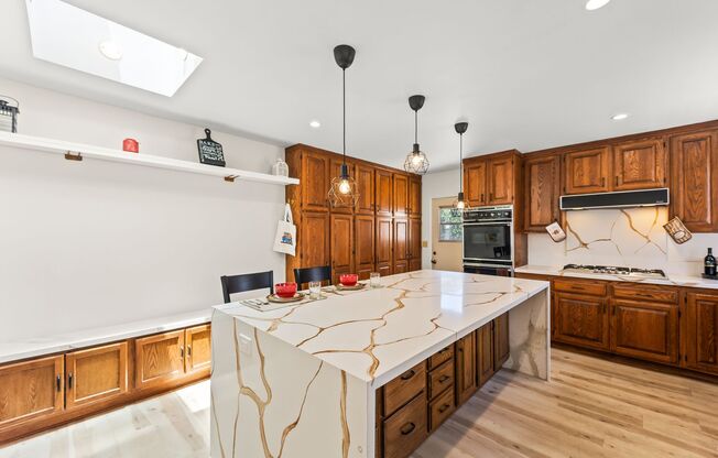 Gorgeous 2 bed + Office Bedroom House For Rent – 8016 Denrock Ave, Los Angeles, CA 90045