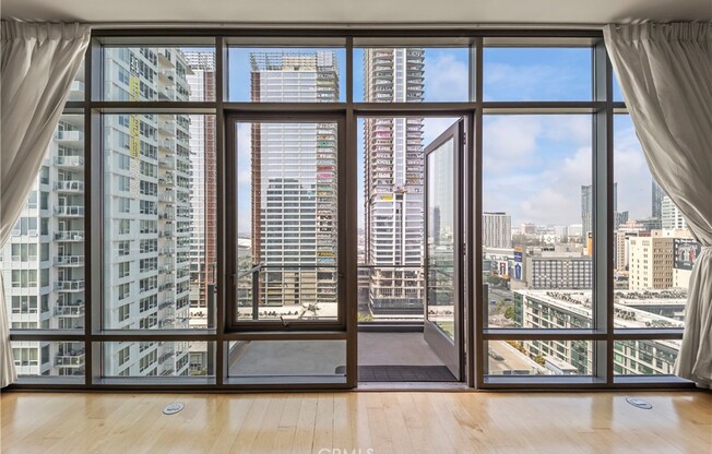 1 bed, 1 bath, 990 sqft, $3,900