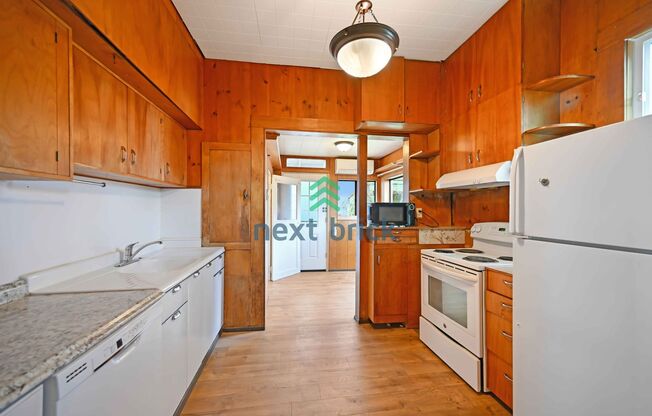 4 BEDS & 2.5 BATH CHARMING SINGLE FAMILY HOUSE FOR RENT