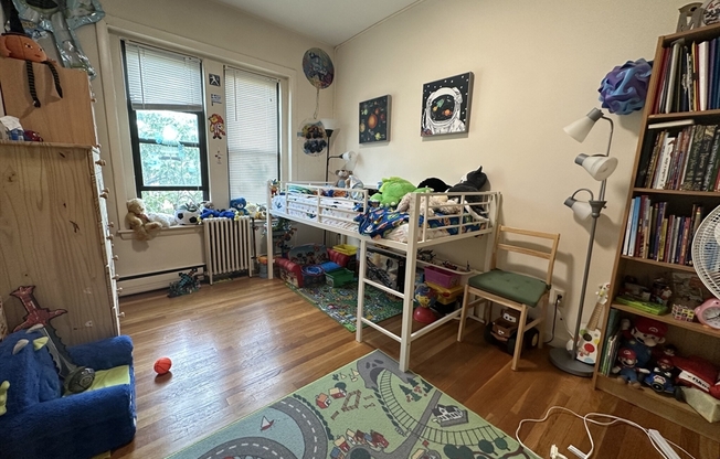 2 beds, 1 bath, 800 sqft, $3,000, Unit 41
