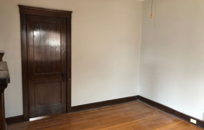 1 bed, 1 bath, 1,000 sqft, $825, Unit Up