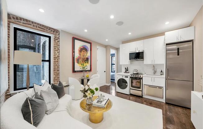 224 8 AVE