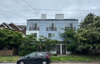 Modern 2018 Townhome with Rooftop Deck Near Green Lake – Prime North Seattle Location!