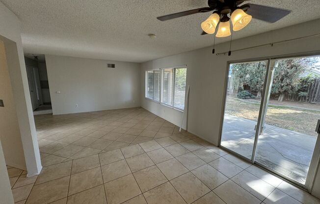 3 bed 2 bath House in Riverside for lease.