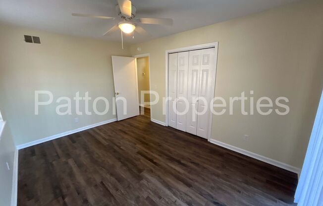 2 beds, 1 bath, 965 sqft, $895, Unit A