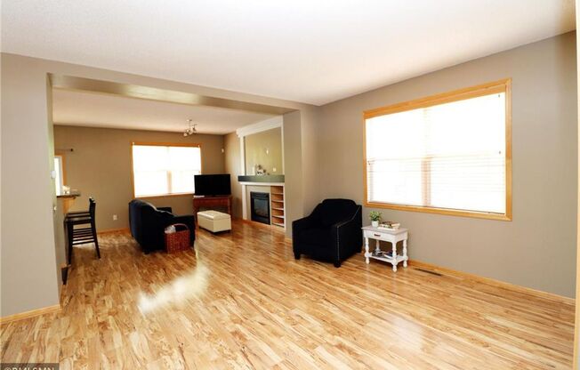 Spacious 4-Bedroom Townhome in Prior Lake for $2,800/month!