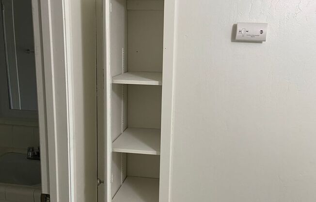 2 beds, 1 bath, 900 sqft, $1,400, Unit Unit D