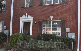 5798 STRATHMOOR MNR CIR