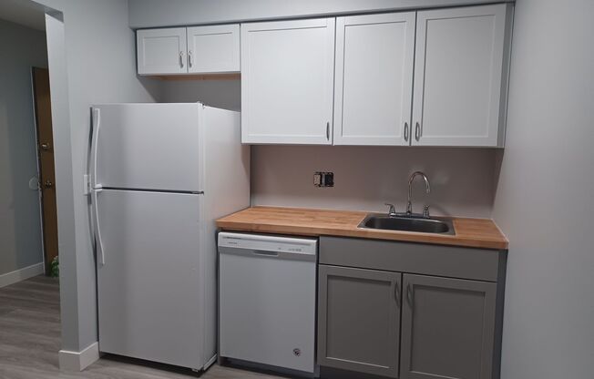 2 beds, 1 bath, 800 sqft, $935, Unit 1805 - 12 - FR