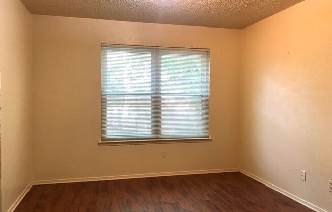 1 bed, 1 bath, $995, Unit 15