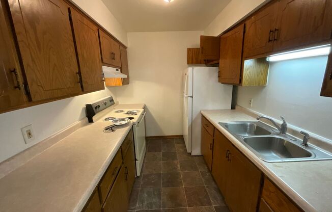 2 beds, 1 bath, 2 sqft, $895, Unit 6407 N 67th St #3