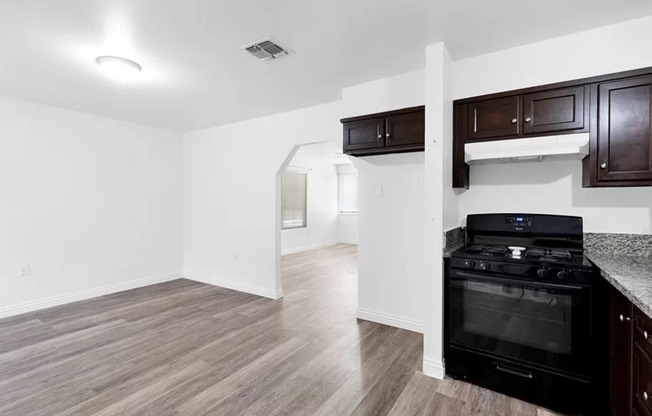 3 beds, 1 bath, $1,550, Unit Unit A