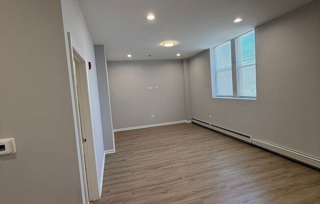 2 beds, 1 bath, 1,050 sqft, $2,100, Unit Pent House