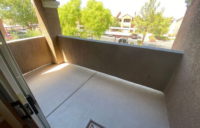 2 beds, 2 baths, 1,049 sqft, $1,295, Unit 555 Silverado Ranch #2006