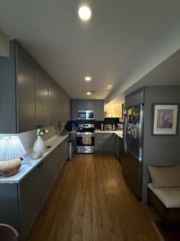 2 beds, 1 bath, 800 sqft, $2,850, Unit B1