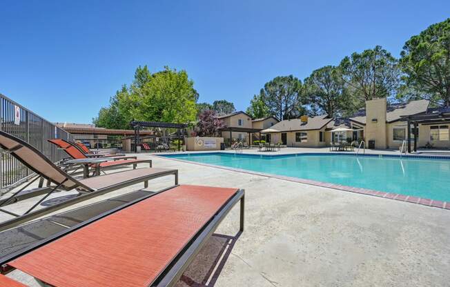 the reserve at city center apartments swimming pool with tables and chairs