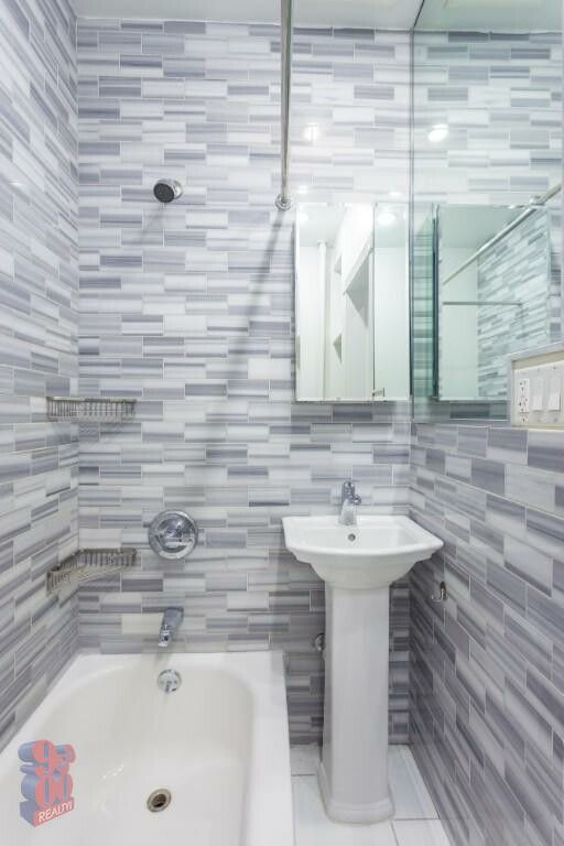 234 W 14 ST