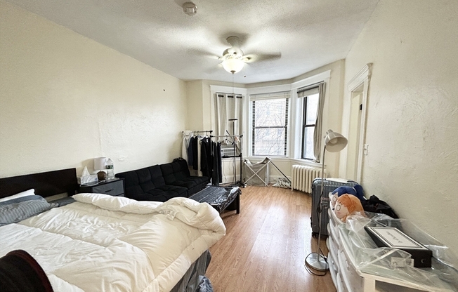 Studio, 1 bath, $2,500, Unit 25