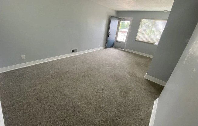 5995 W 29th Ave – Spacious 2-Bedroom Apartments Near Sloan’s Lake & Edgewater