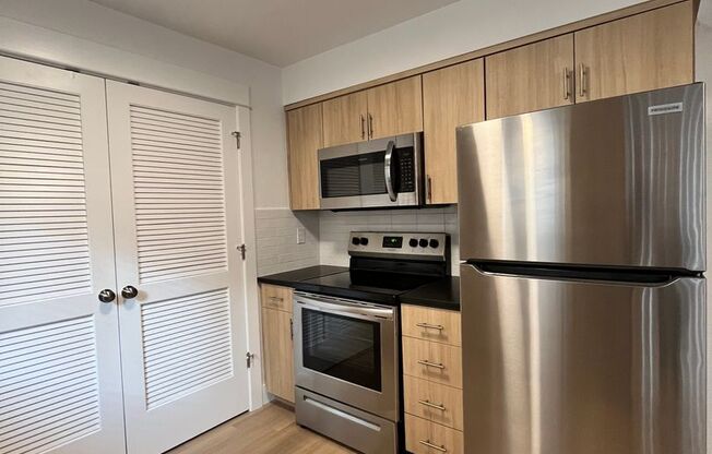 2 beds, 1 bath, $1,995, Unit 6