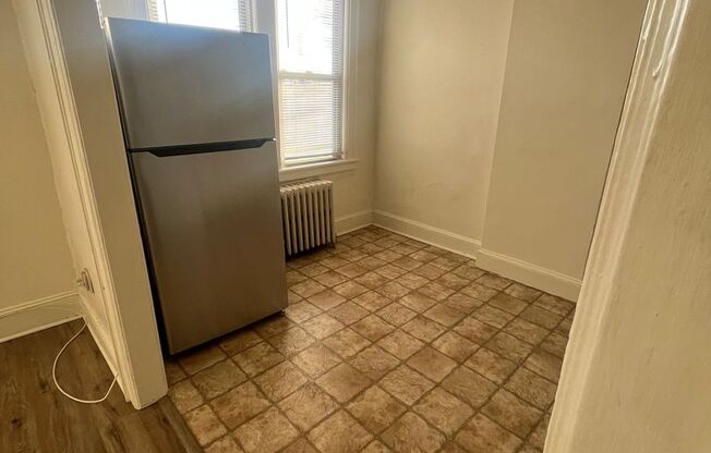 1 bed, 1 bath, $1,350, Unit 802 Beaver St 2nf Fl