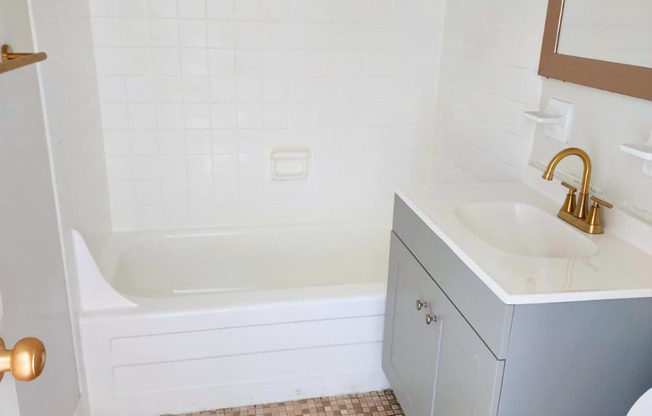 2 beds, 1.5 baths, $1,250, Unit 21-063E