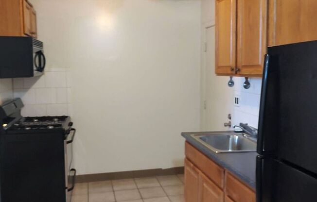 2 beds, 1 bath, 900 sqft, $1,200, Unit #1