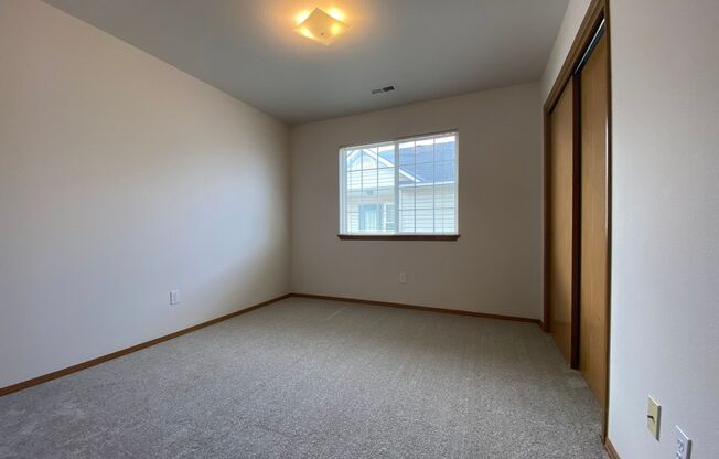 2 beds, 1 bath, $1,075, Unit K43