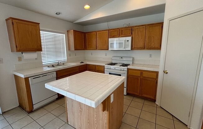 3 beds, 2 baths, $2,895