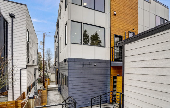 Gorgeous 2 Bed 2 Bath BRAND NEW CONSTRUCTION w/ Rooftop Deck and Reserved Parking Space!