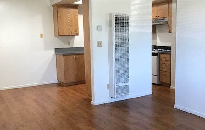 2 beds, 1 bath, 800 sqft, $2,050, Unit 906-D