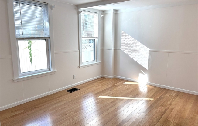 663 E 5 ST