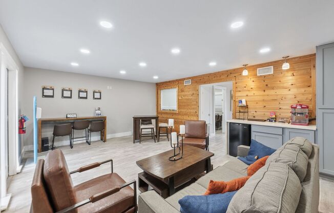 2 beds, 1.5 baths, 810 sqft, $832, Unit 207