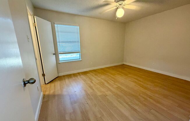 1 bed, 1 bath, 700 sqft, $899, Unit LAW11-213