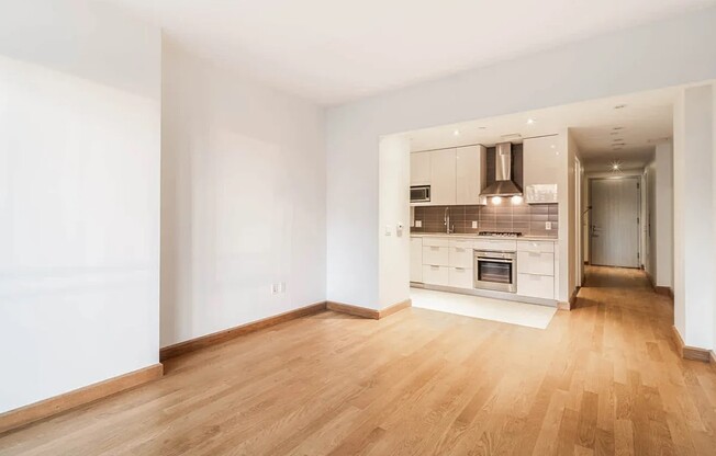 439 W 37 ST
