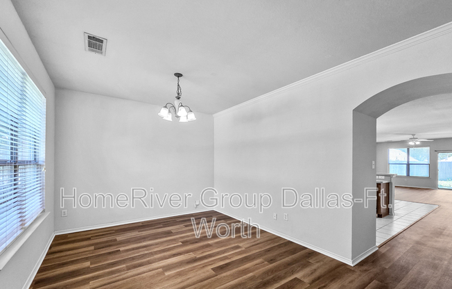 2811 OAK CREST DR