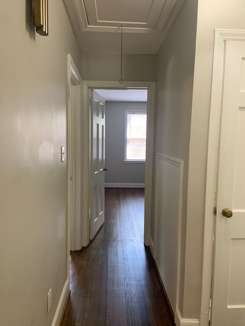 Kirkwood 2 BR convenient to shopping