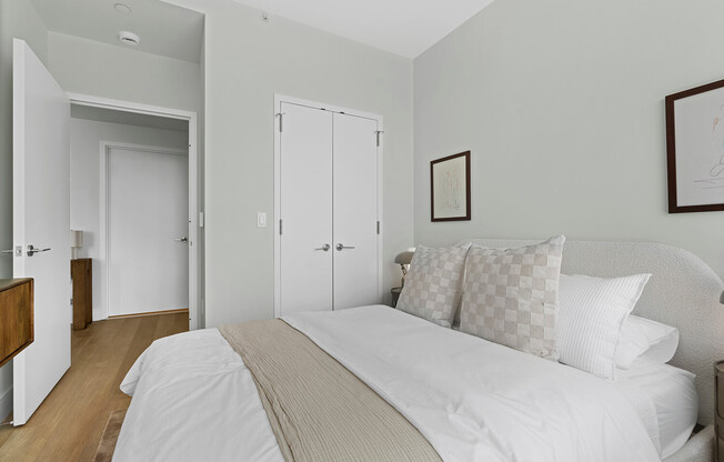 1 bed, 1 bath, $5,580, Unit 2006