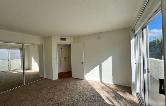 2 beds, 2 baths, 998 sqft, $2,695, Unit 206