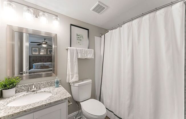 2 beds, 1 bath, 907 sqft, $1,070, Unit C38