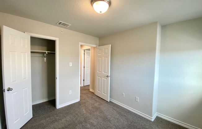 3 beds, 2.5 baths, $1,295, Unit 8331 Breezy Cove Unit 2